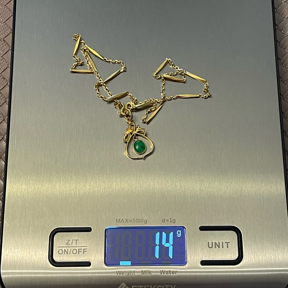 Gorgeous 24k gold necklace with small jade pendant - Picture 8 of 8